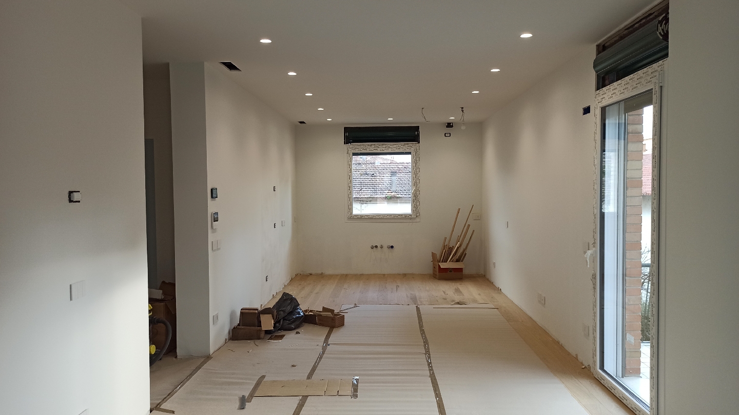 Ambiente interno tinteggiato e illuminato